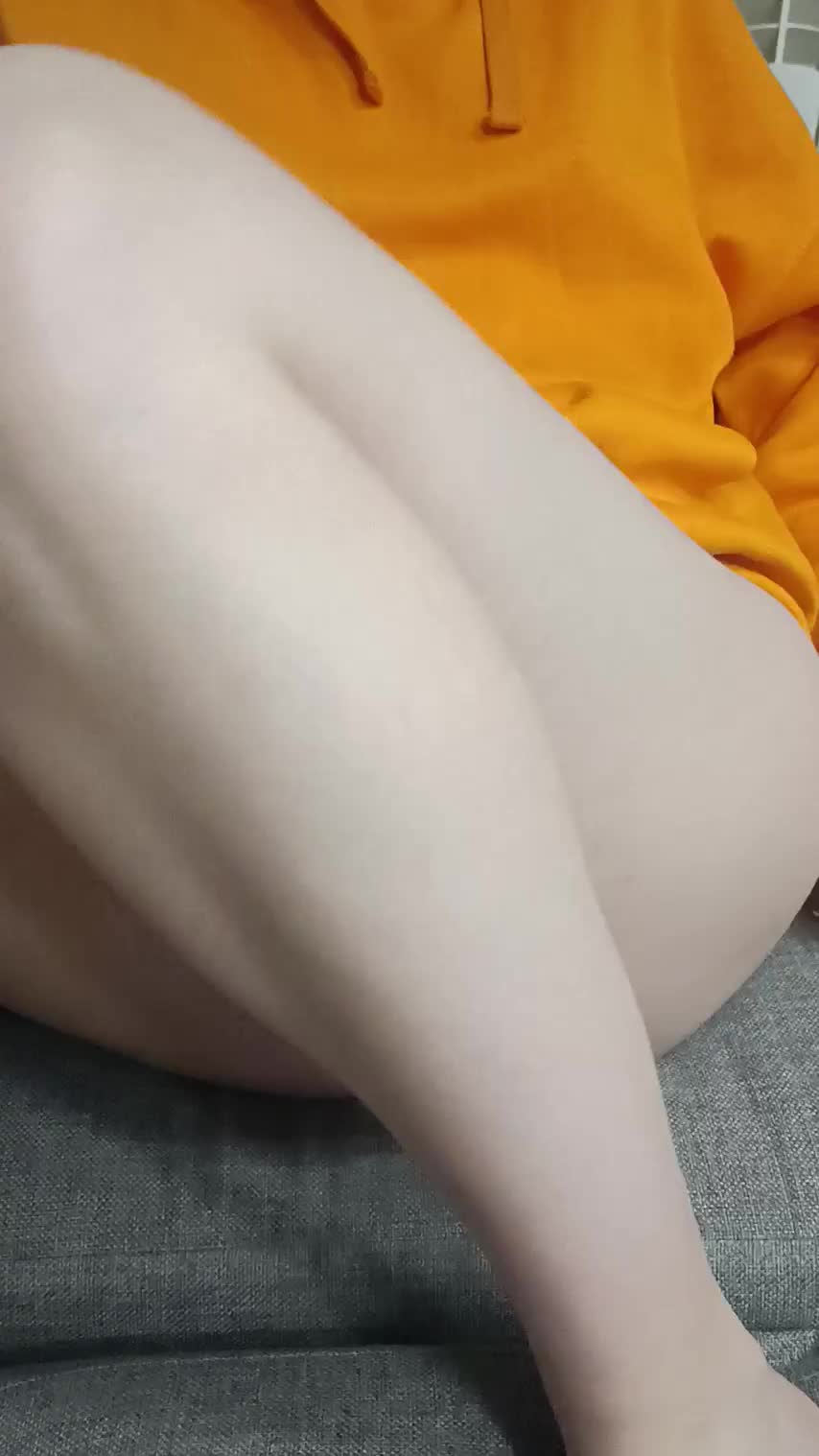 Sunday is my chilling and masturbating day : video clip