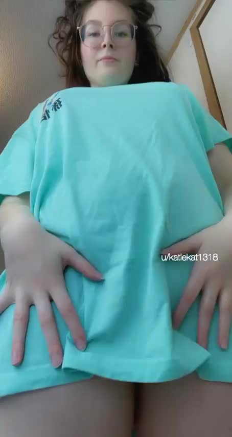 Nerdy & pale is a dangerous combo : video clip