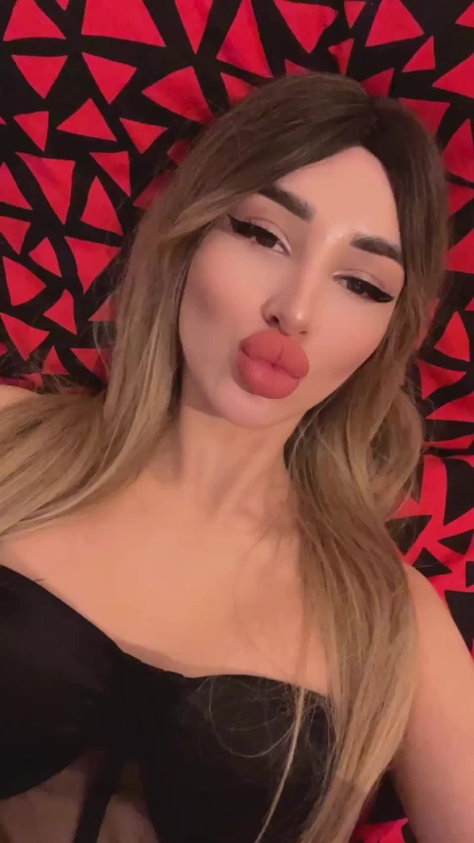 I heard that men don't actually like bimbos : video clip