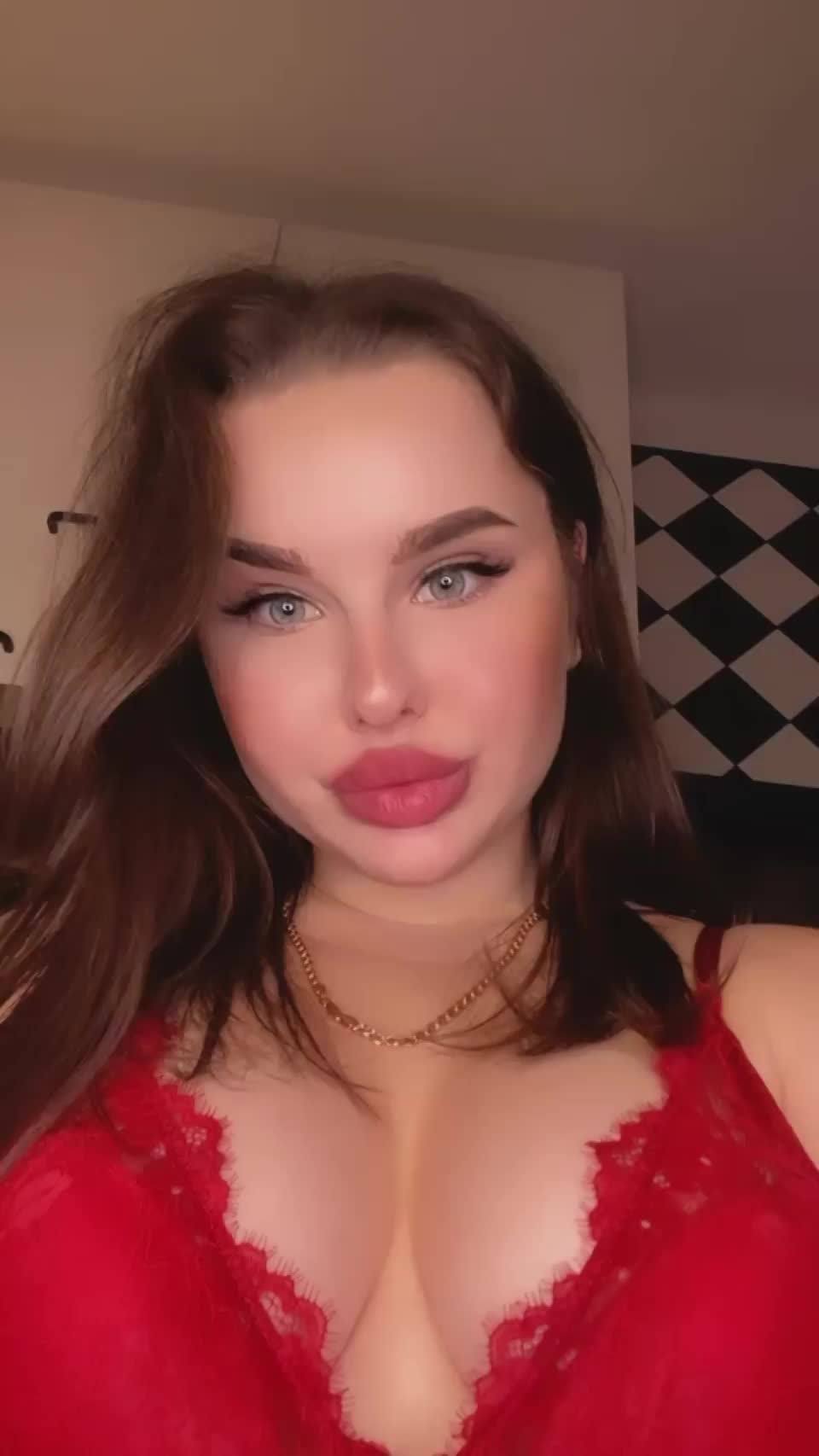 You can literally see how happy I am knowing you see every angle of my body😋 : video clip