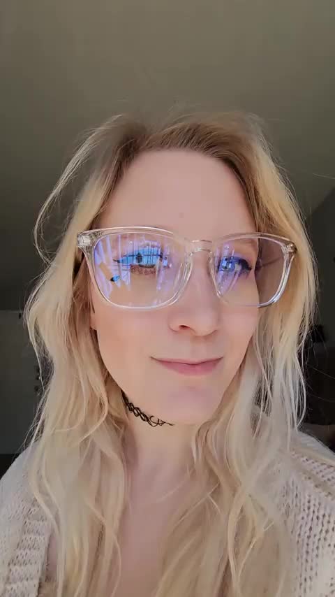 Would you tittyfuck a 5'1 anime nerd? : video clip