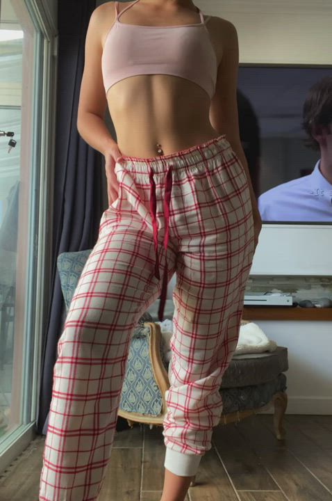My ass reveal from my PJs 😇 : video clip