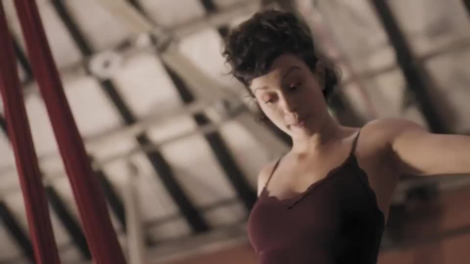 Natasha Jascalevich, Brazilian Actress in a Hot Contortonist Sex Scene : video clip