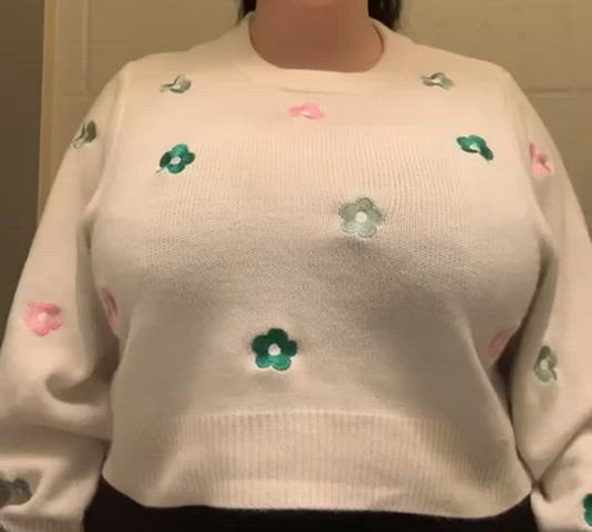 Hiding my massive tits at work OC : video clip
