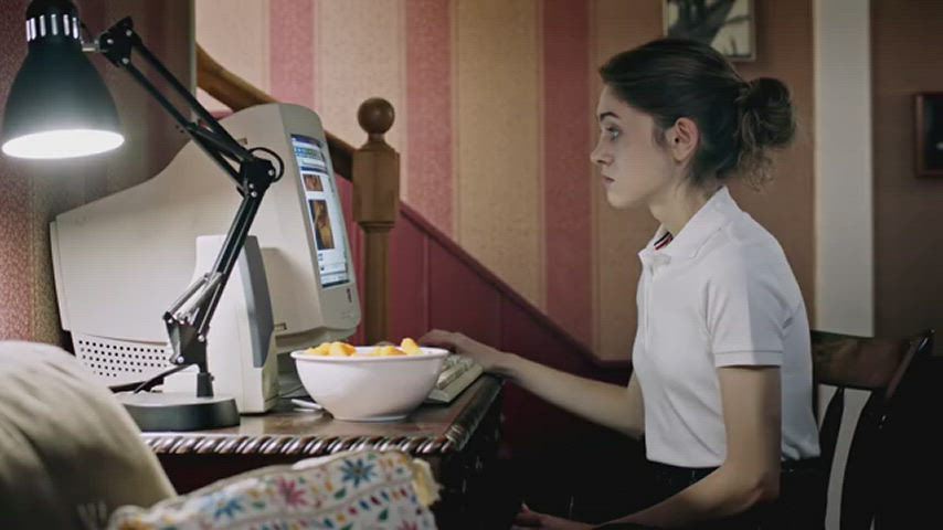 Natalia Dyer in 'Yes, God, Yes' (2019) : video clip