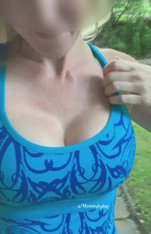 Summer and titty flashing go hand in hand. [GIF] : video clip