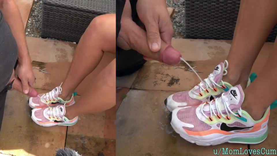 cum on my sneakers : video clip