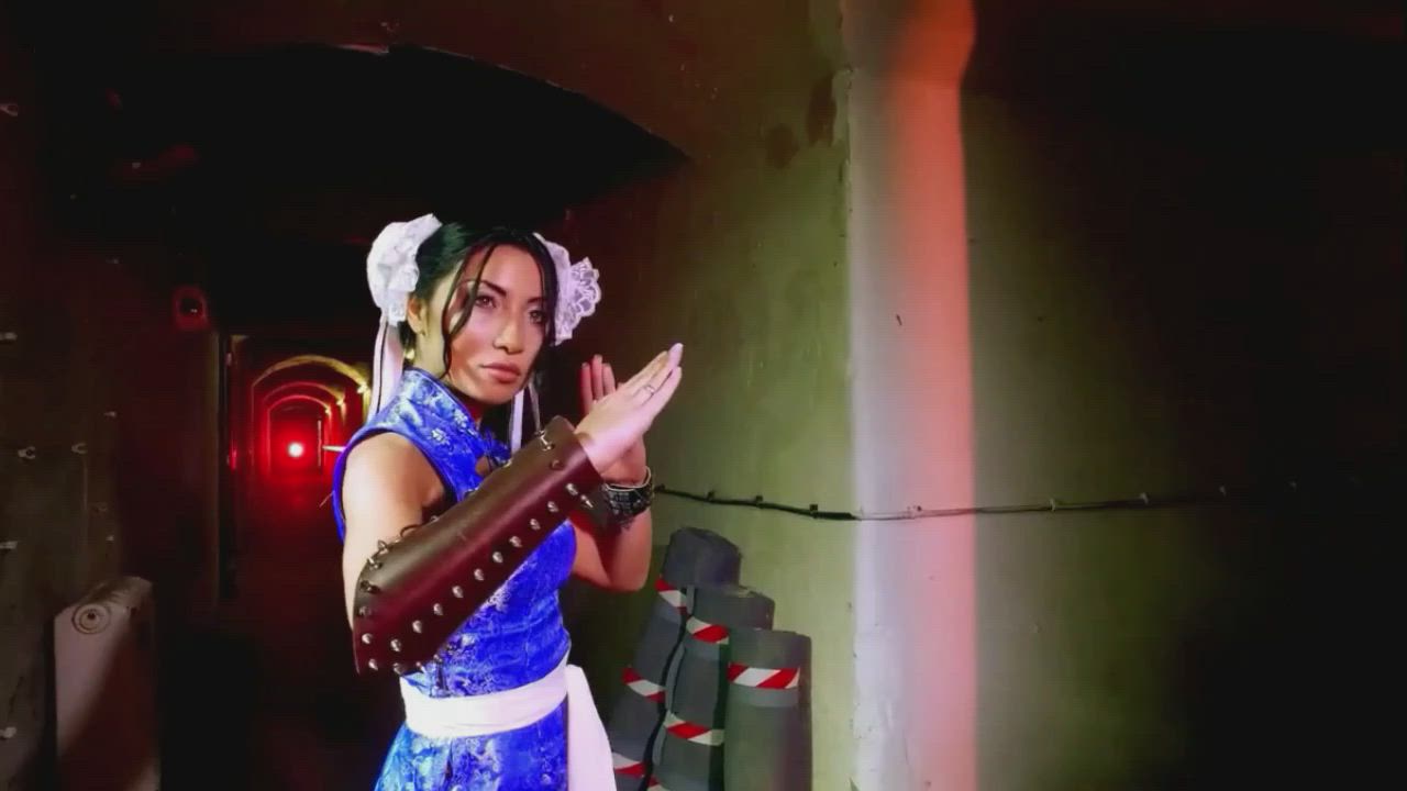 Chun Li Vs Cammy (christen and Rina) [street fighter] : video clip