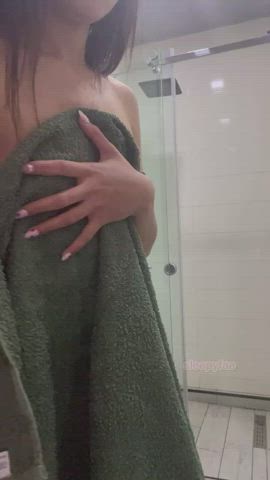 my towel kept falling down🤷🏻‍♀️ : video clip