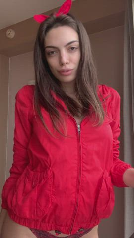 I think I look good in red : video clip
