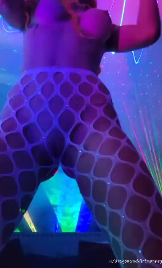 Raver girls do it better : video clip