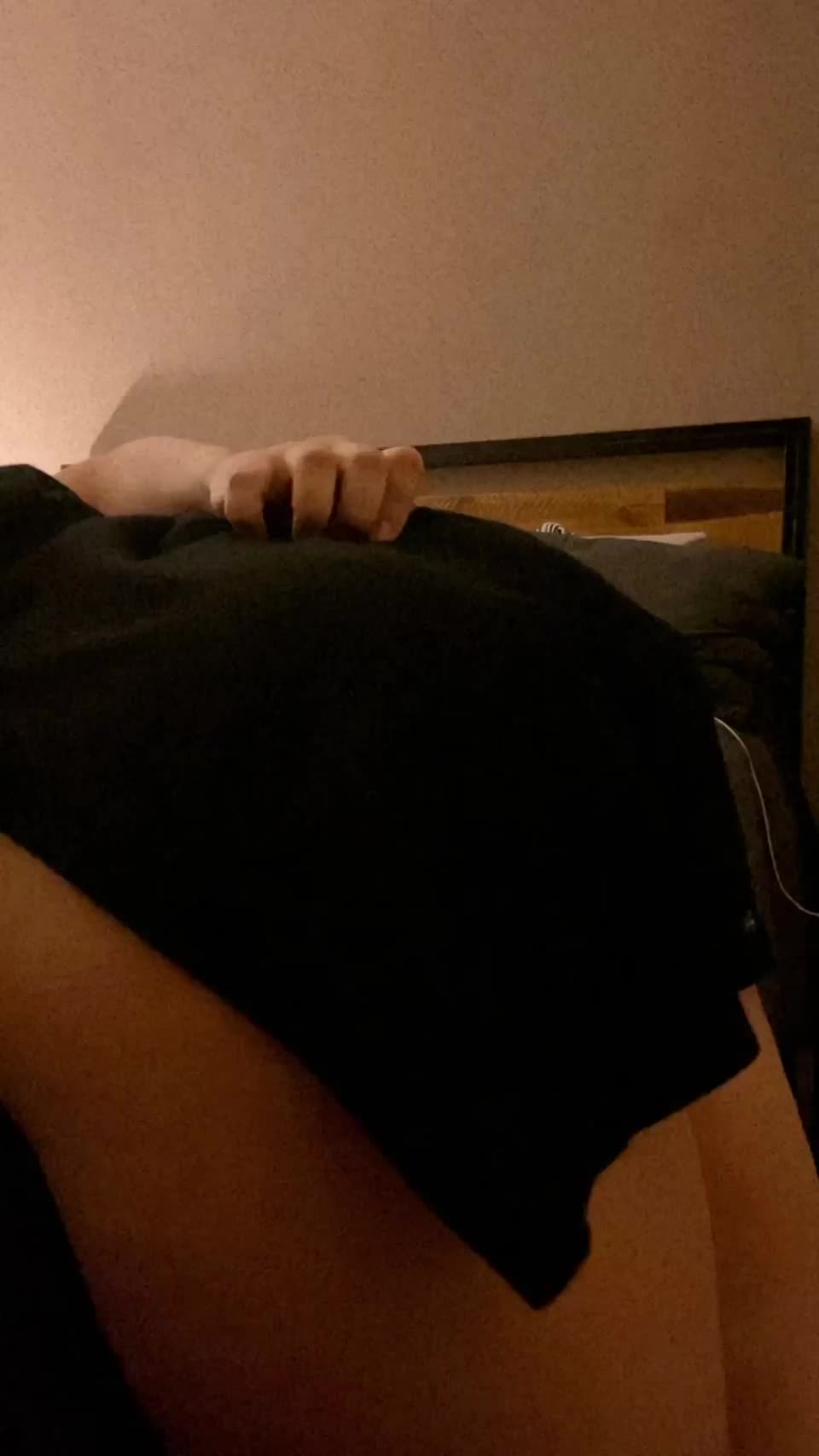 Please cum and make me yours : video clip