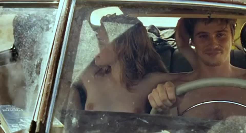 Kristen Stewart - On The Road (2012) : video clip