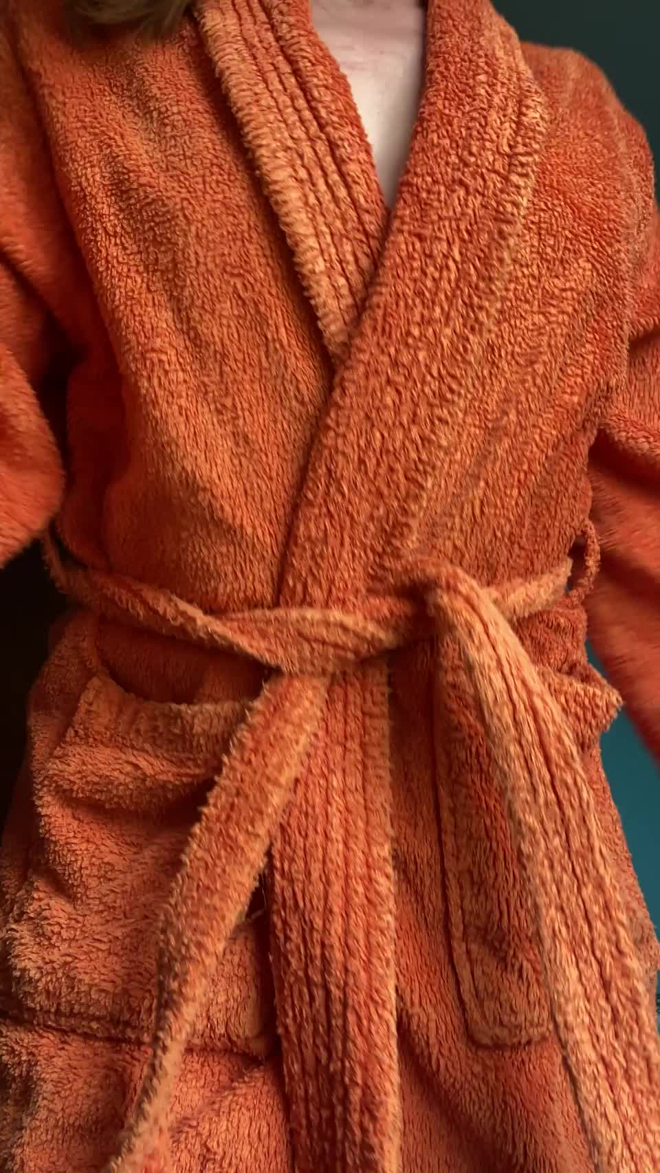 Hope my older milf body is still boner material for some of the neighbor husbands : video clip
