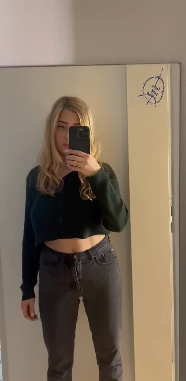 you have 3 options to cum a)My face b)My tits c)My mouth : video clip