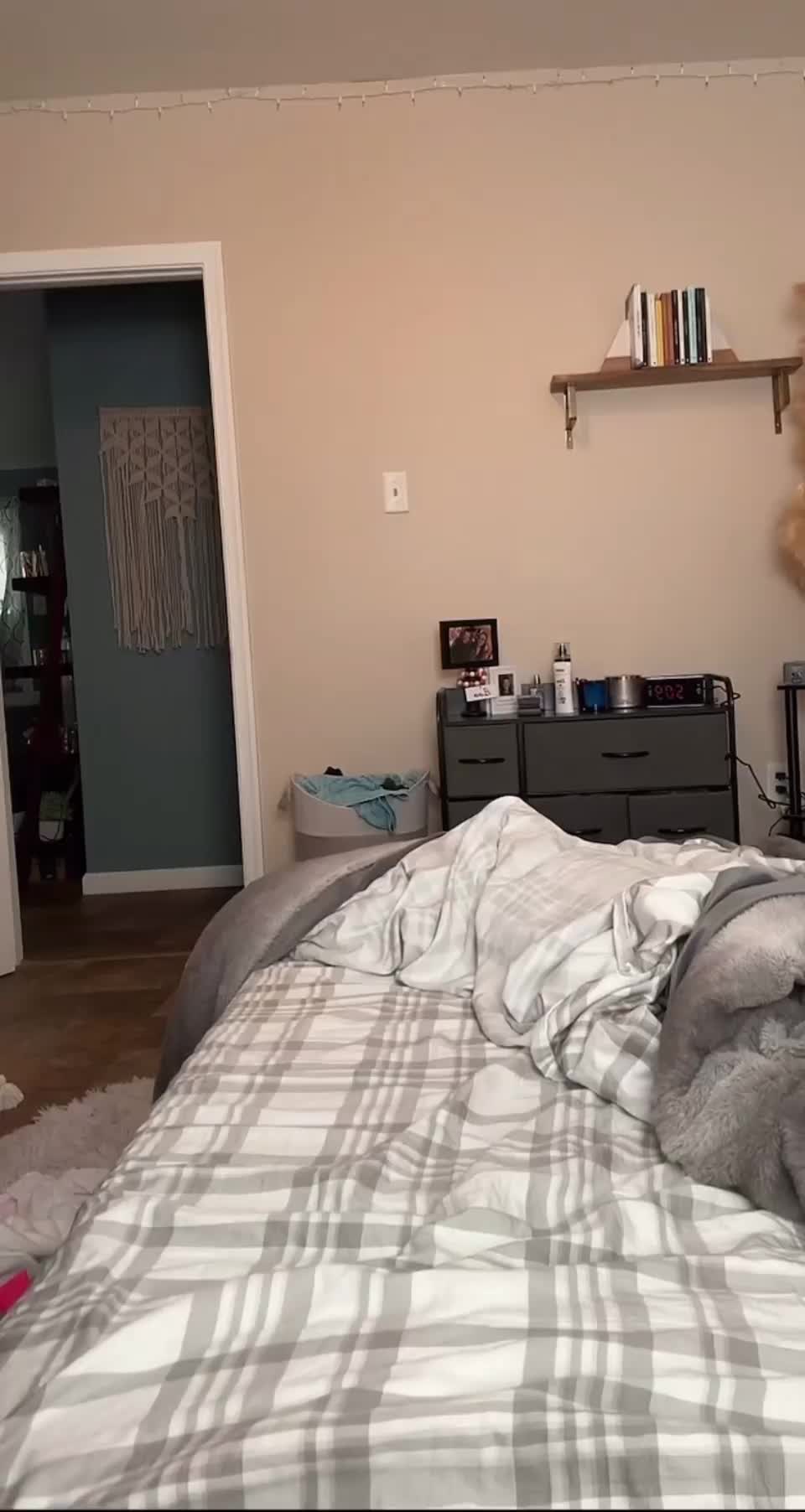 Can't hide with that bounce : video clip