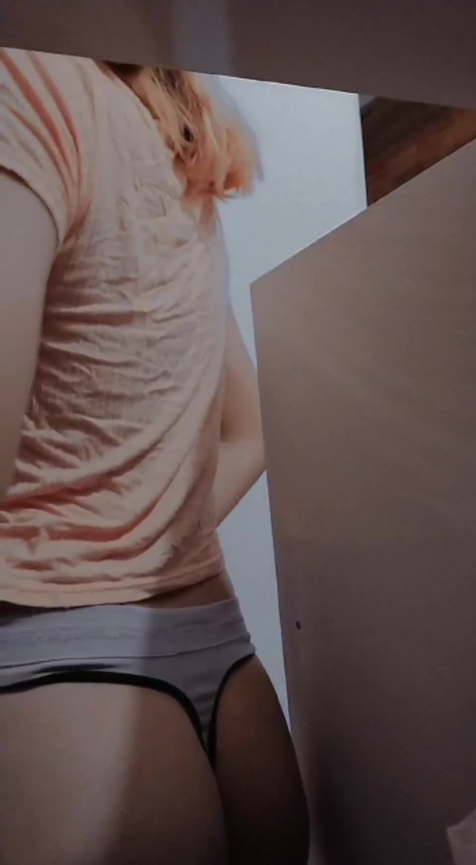 best way to start your Monday is to splash load on my buns : video clip