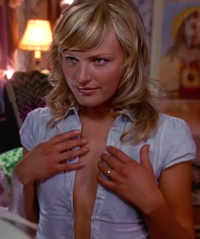 Malin Åkerman in 'Harold and Kumar go to White Castle' : video clip