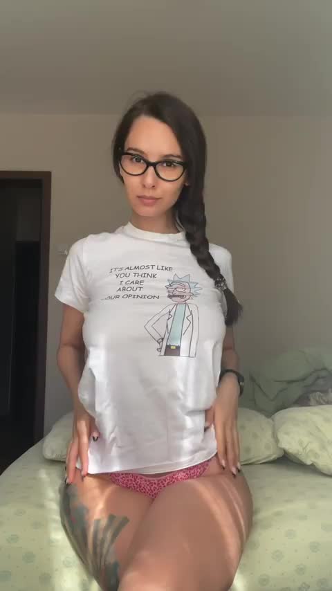 Can this nerdy girl surprise you 👩‍🏫? (drop) : video clip