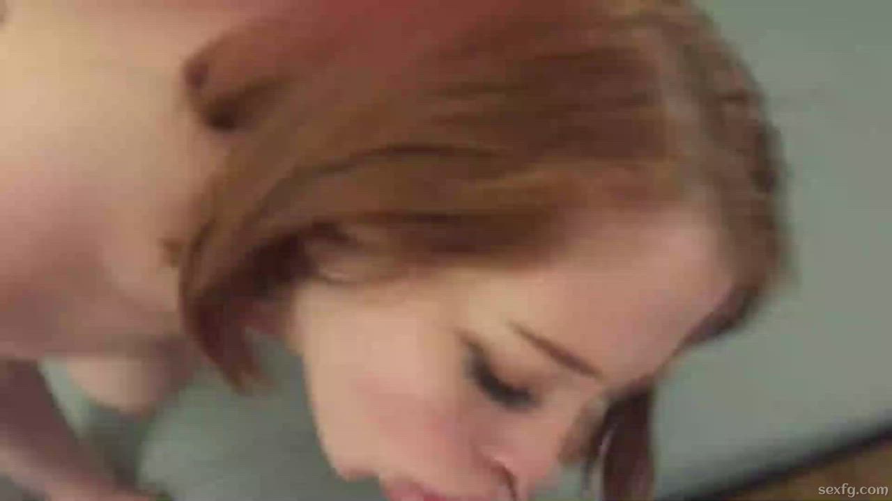 Red headed hottie giving no hands blowjob : video clip