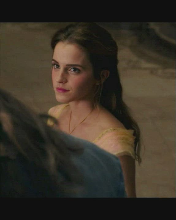 One minute of Emma Watson sexiness : video clip