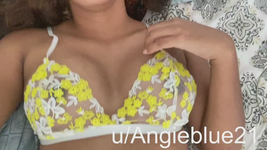 Use one emoji for my boobies : video clip