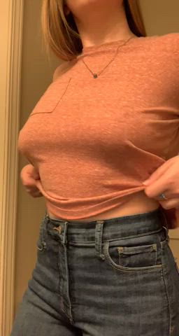 I love not wearing a bra 😩 : video clip