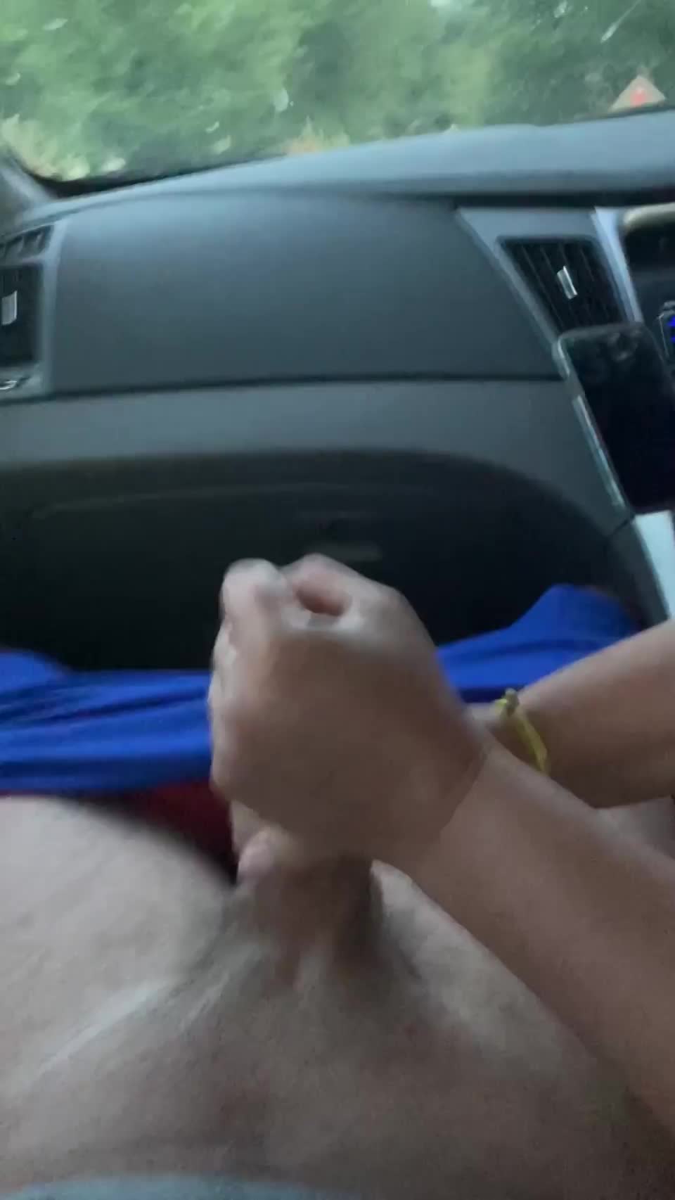 Making him cum on the side of the road : video clip