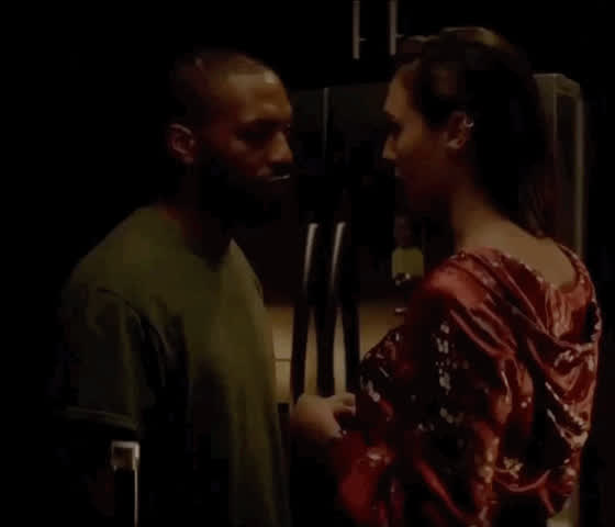 Gal Gadot arguing with her stud about after showing up at his place unannounced for sex after her husband failed in bed yet again. He eventually caved… : video clip