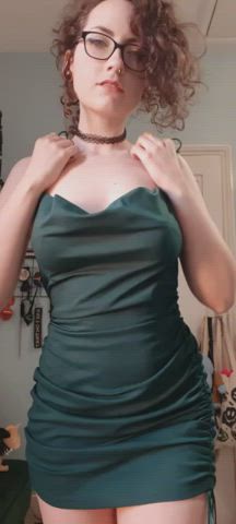 This dress comes off so easily : video clip
