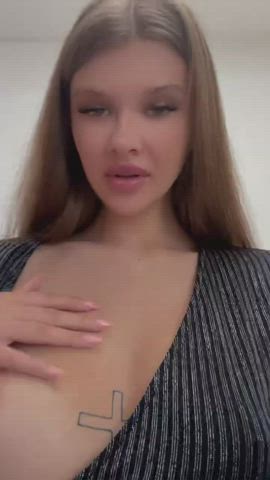 Wanna play with my nipples? : video clip
