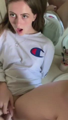 Cutie gets her creampie : video clip