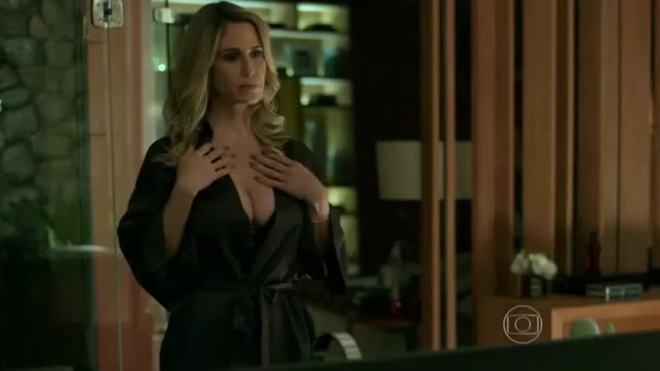 Guilhermina Guinle amazing hot body in brazilian series Verdades Secretas (2015) : video clip