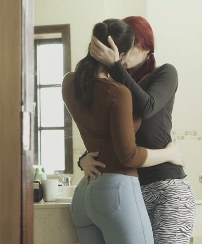 Kissing Lesbian Lesbians Porn GIF by ischuriaone : video clip