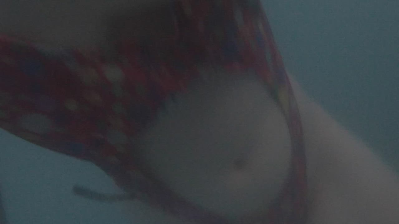 Its interesting to watch my titties bounce while I'm swimming in the ocean : video clip