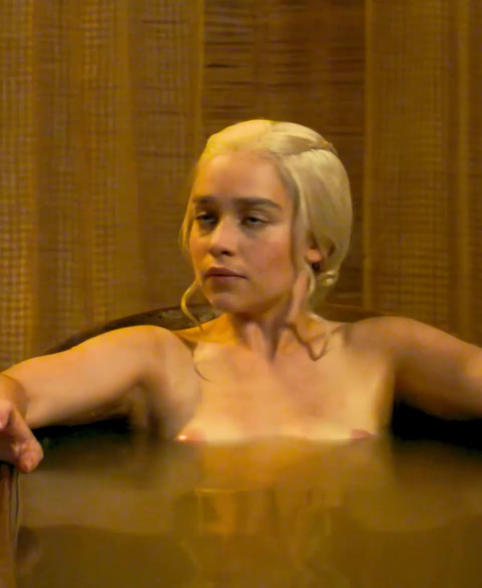 Emilia Clarke - 'Game of Thrones' : video clip