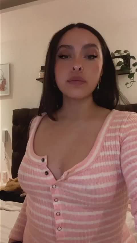 First time flashing my boobs on reddit, be kind 🙈❤️ : video clip