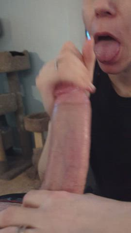 Working his thick shaft and drinking his cum : video clip