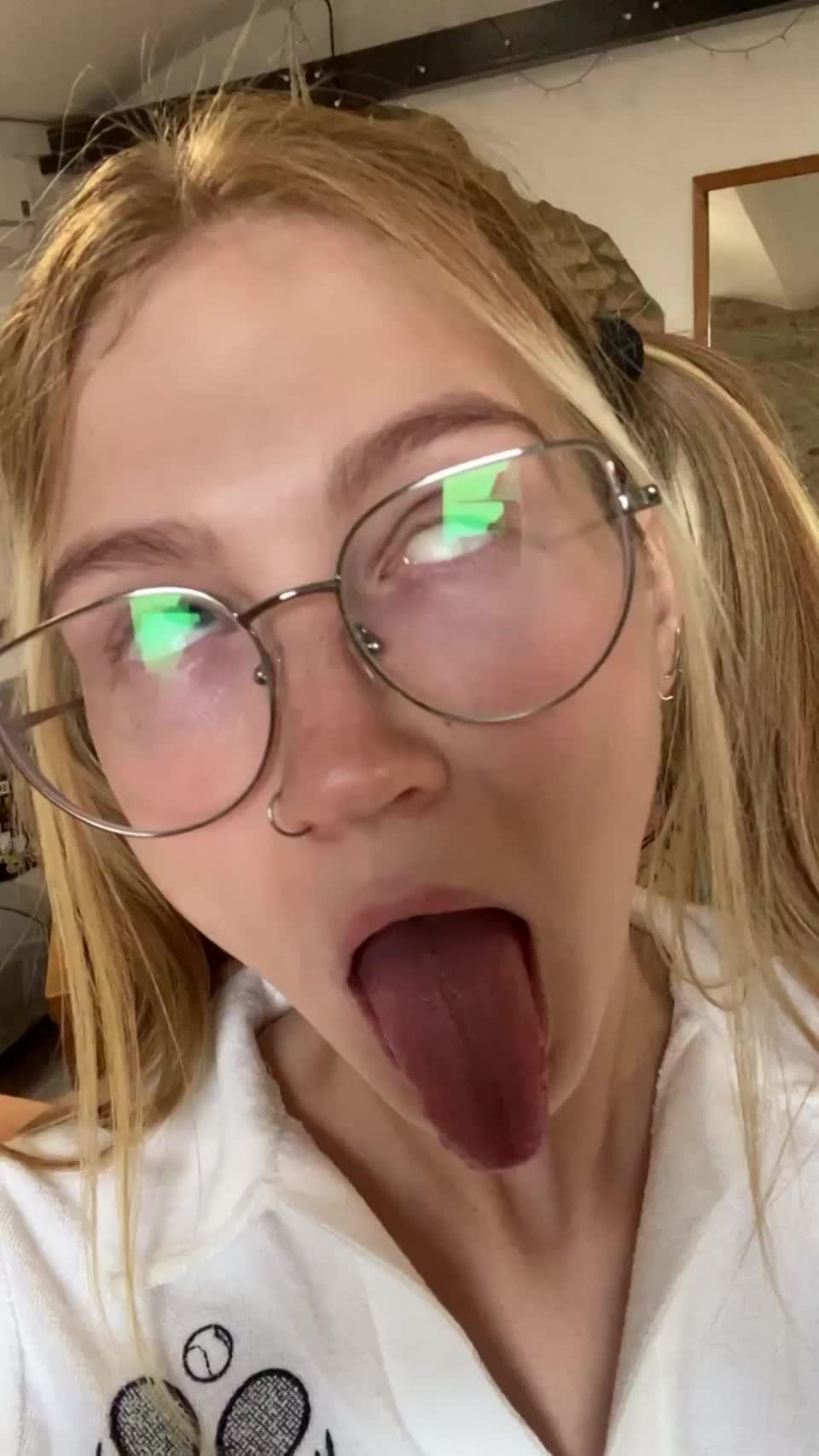 You know where to cum😈 : video clip