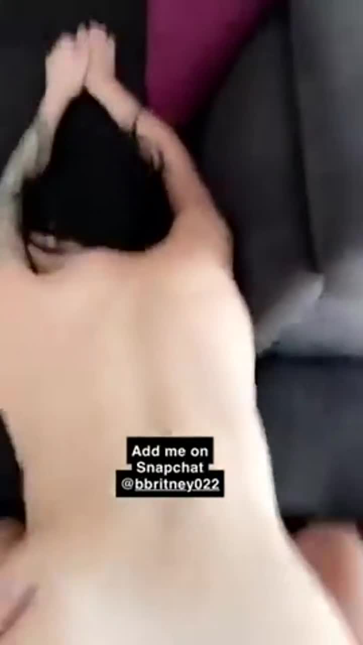 I fucked my friend while my Bf is at work hope he comes late tonight : video clip