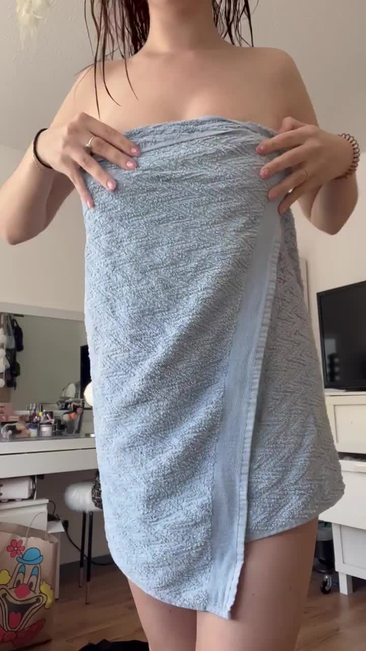 Last comment get this video without towel 🥰 : video clip