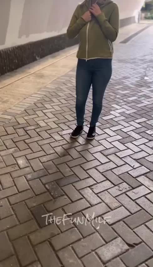 Next time I should check before I turn around! [GIF] : video clip