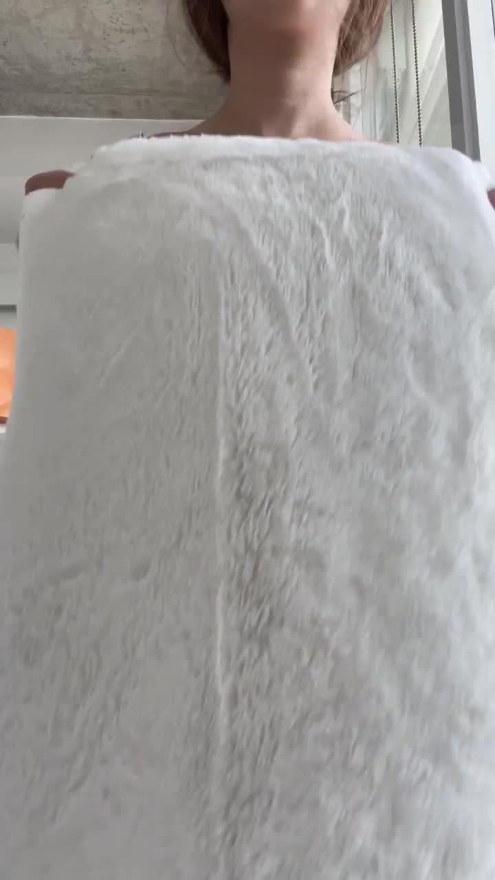 Oops.. my pillow fell 😳 : video clip