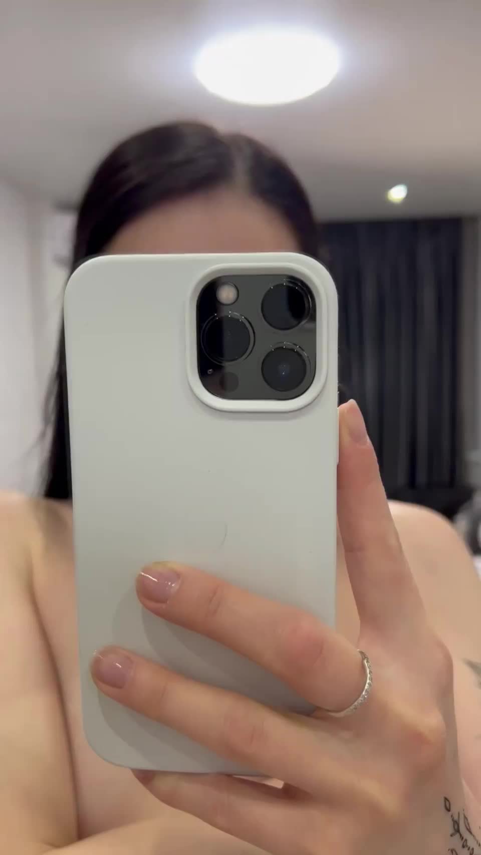 My neighbors like it when I take nudes, what about you? : video clip