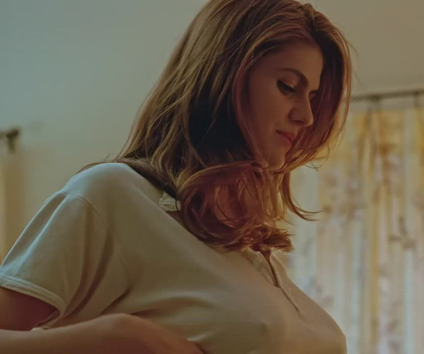 I need a bi bud to suck and fuck my morning wood while I look at Alexandra Daddario : video clip