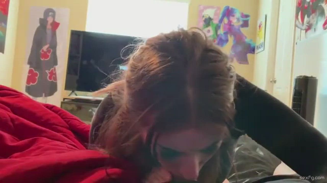 Gorgeous Redhead Babe Sucking Cock : video clip