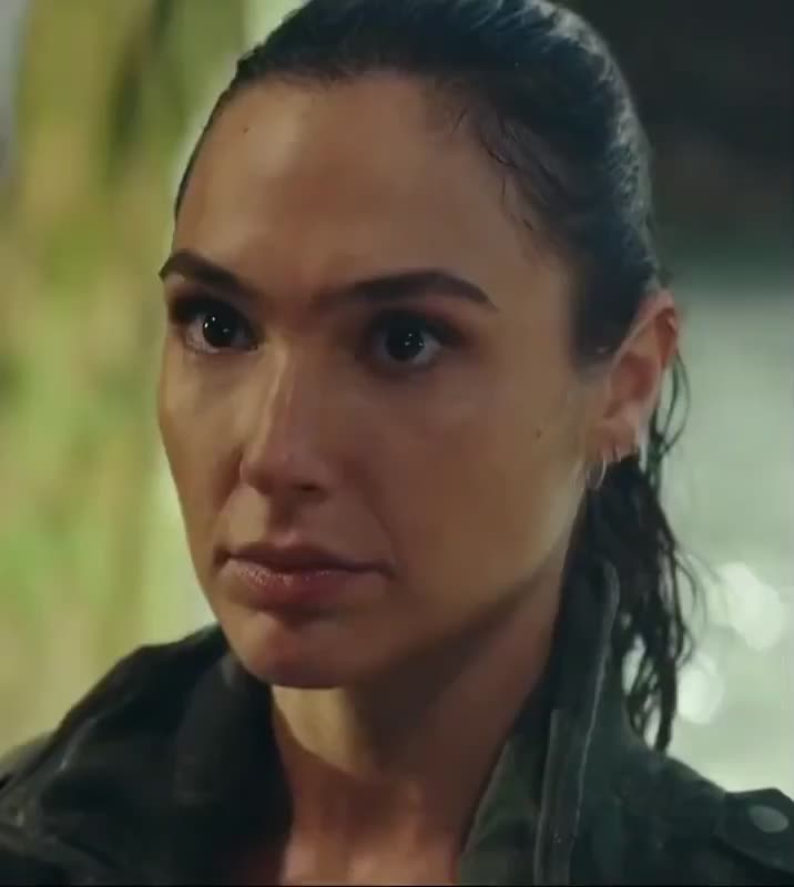 Just wanna grab Gal Gadot by the back of the head and facefuck her silly : video clip