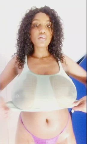 Mama got them huge boobs : video clip