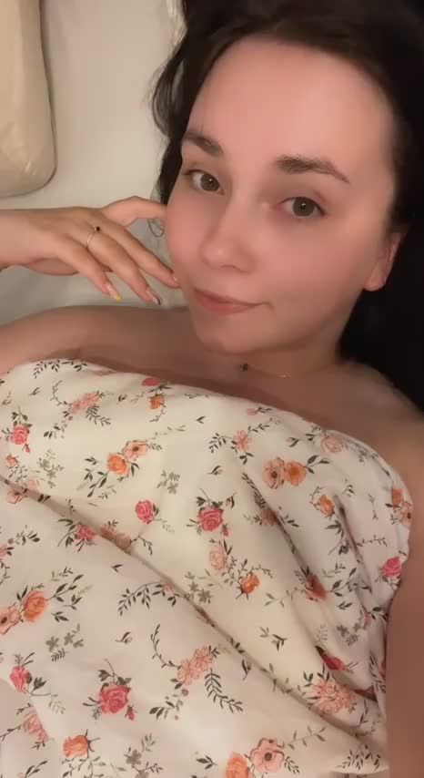 Sorry for my no makeup look, just wanted to show my boobs : video clip