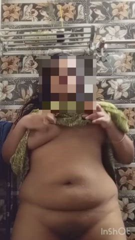 Indian bbw girl with natural big tits here 🤞 : video clip